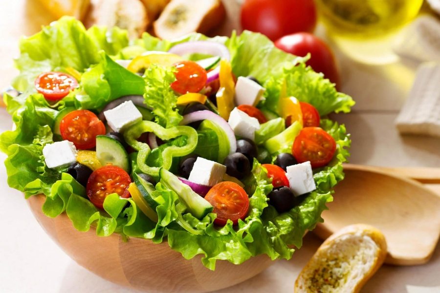 Chế biến rau xanh thành salad để giữ được hàm lượng chất dinh dưỡng cao nhất có thể.