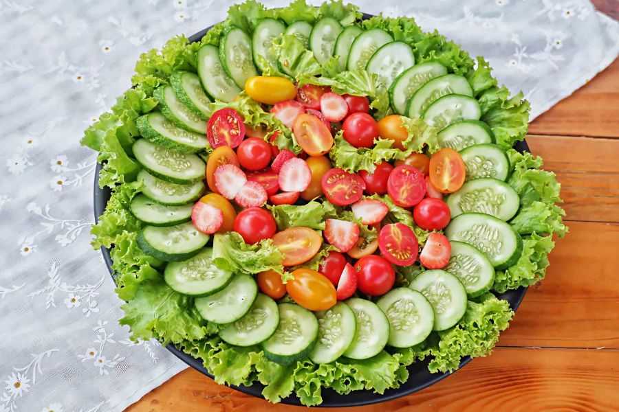 Salad cà chua giúp giảm cân hiệu quả.