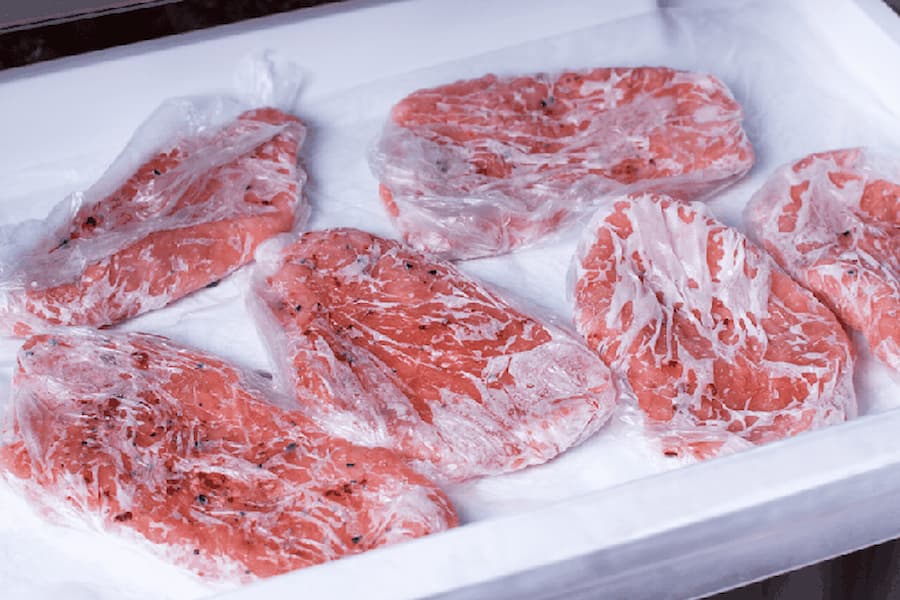 Bảo quản thịt lợn ở nhiệt độ phù hợp để giữ được độ tươi ngon.