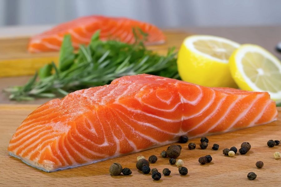 Cá là nguồn cung cấp omega 3 và vitamin D dồi dào.