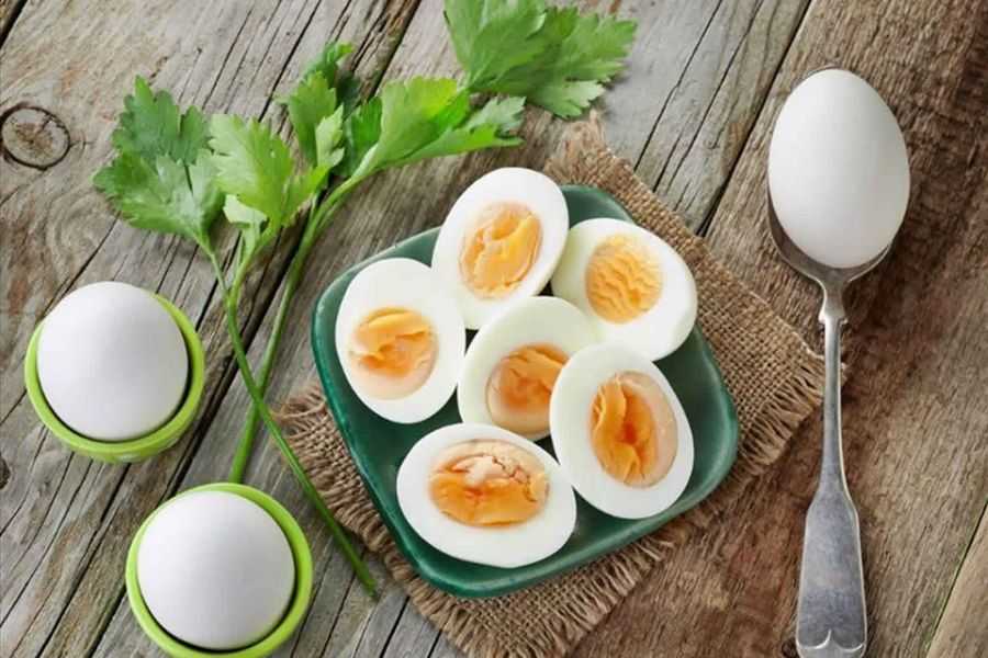 Ăn trứng có thể giúp bạn giảm cân vì chúng tăng cảm giác no lâu.