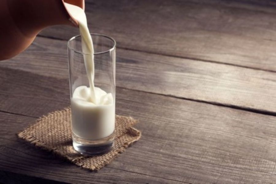 Sữa giúp bạn no lâu, kiểm soát cảm giác thèm ăn.