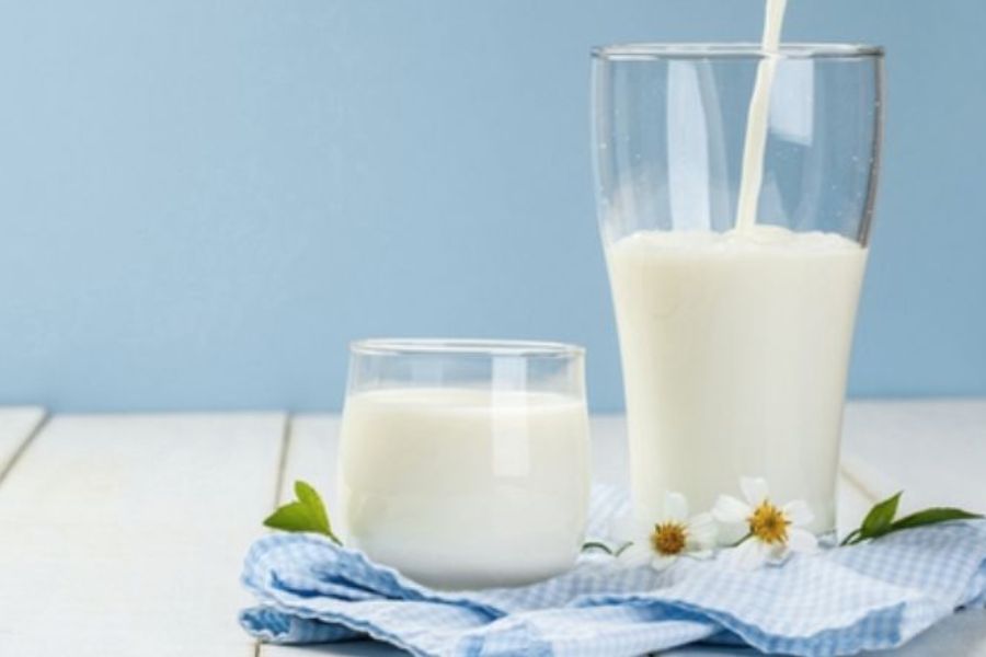 Sữa là một trong số những thực phẩm giàu vitamin B.