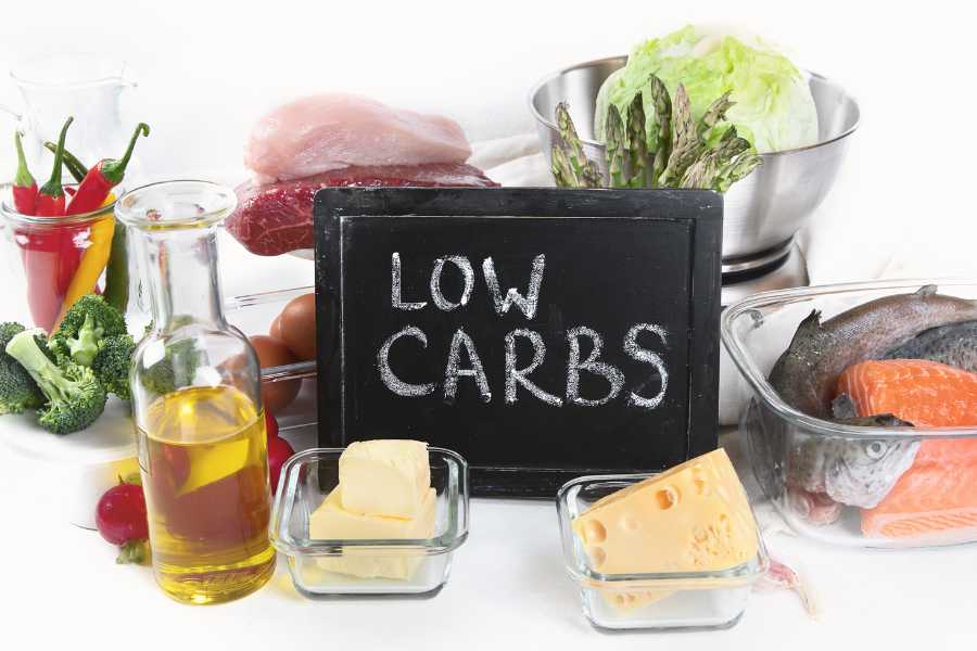 Low carb là chế độ ăn ít đường và tinh bột.