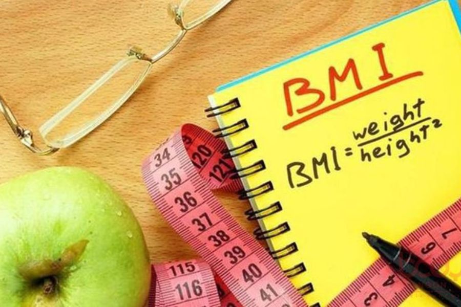 Đo chỉ số BMI để xác định lượng calo nạp vào cơ thể.