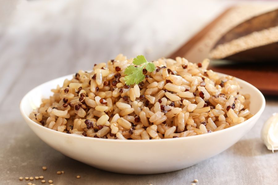 Có thể thay thế gạo trắng bằng gạo lứt để hỗ trợ hệ tim mạch.