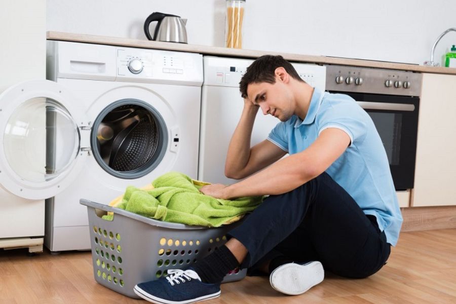 Đảm bảo máy giặt được kê ở vị trí bằng phẳng với sàn nhà.