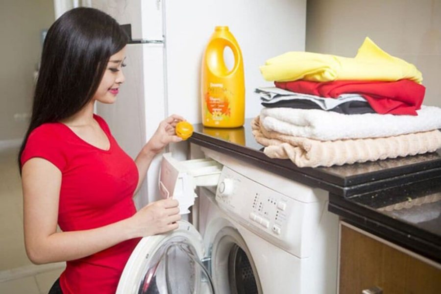 Nên phân chia quần áo một cách khoa học khi giặt máy.