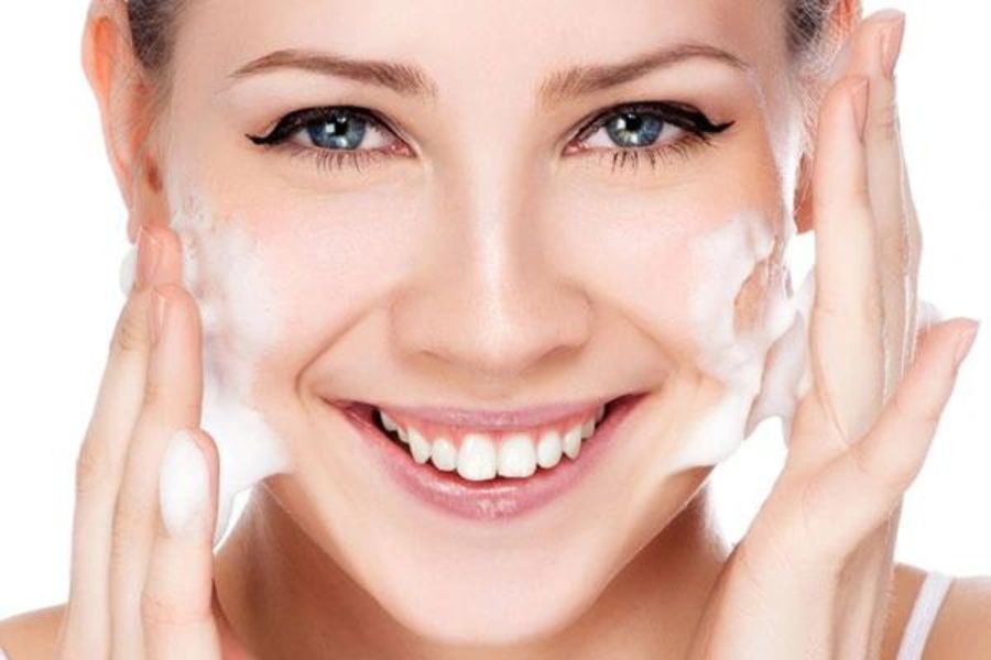 Đối với da khô không được sử dụng nước ẩm khi rửa mặt.