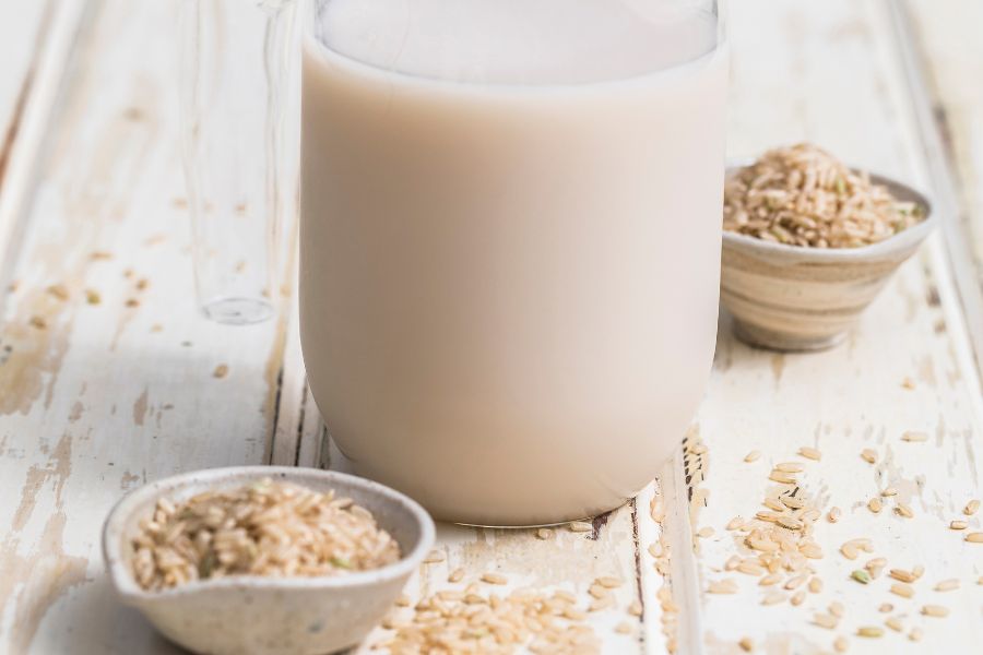 Một ly (240ml) sữa gạo lứt thông thường có thể chứa khoảng 70-150 calo.