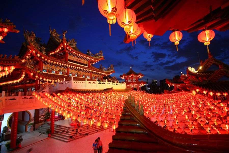 Tết Trung thu tại Trung Quốc rực rỡ sắc đỏ của những chiếc đèn lồng.