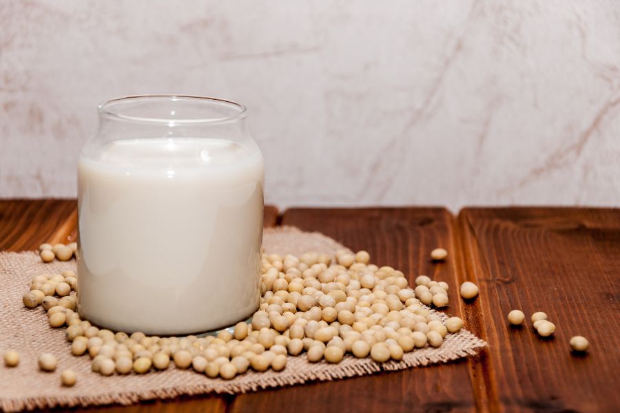 Sử dụng sữa đậu nành pha cùng trà sữa rất thơm ngon, phù hợp với người ăn chay.