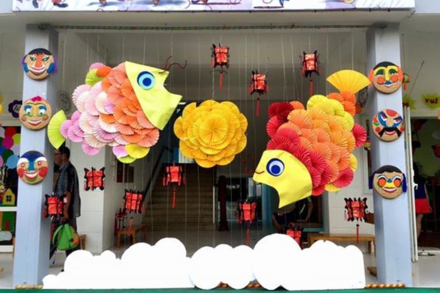 Trang trí sảnh ngôi trường học tập trong mùa lễ Trung thu.