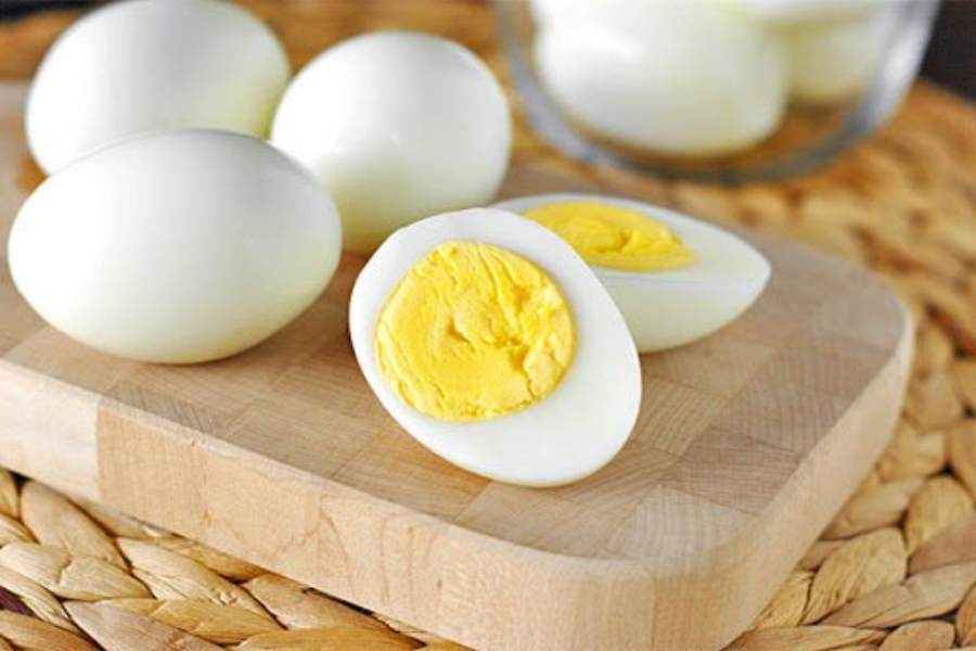 Trứng cút luộc chứa lượng calo thấp nhất.