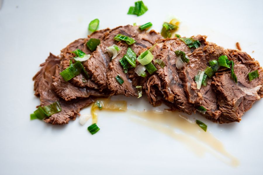 Bắp bò kho mật mía là một trong những món ăn Tết cổ truyền của miền Trung.