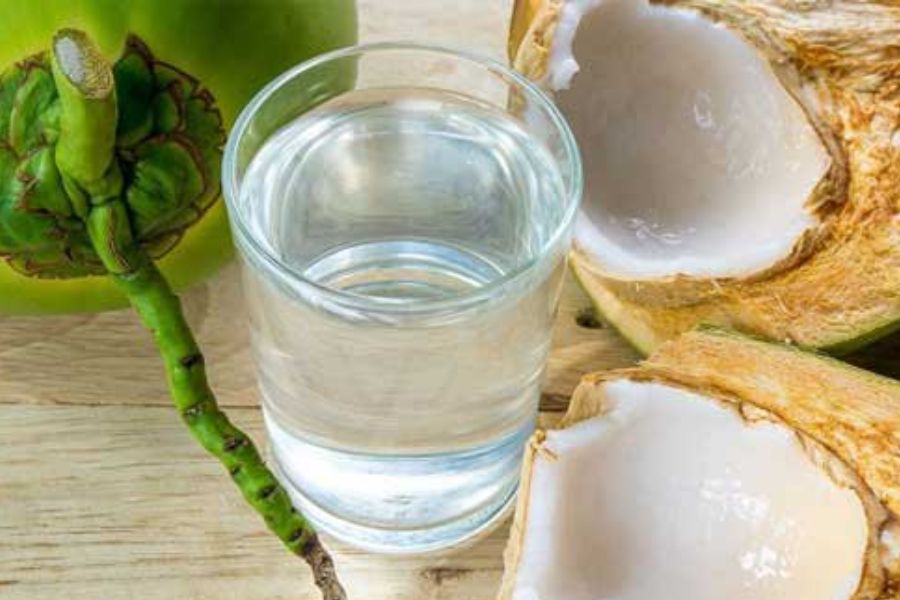 Nước dừa tươi bổ sung kali có có lợi cho những người mắc các bệnh lý về huyết áp.