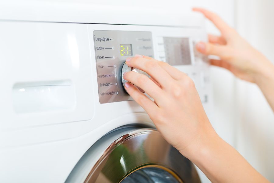 Hướng dẫn chi tiết các bước sử dụng chế độ Drain trên máy giặt.