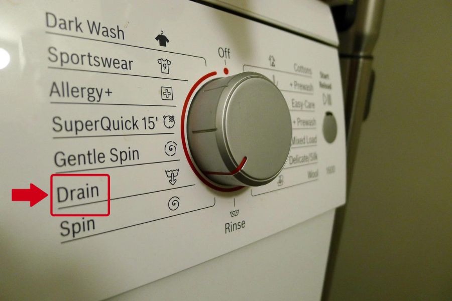 Drain trong máy giặt là chế độ xả nước từ trong lồng giặt ra bên ngoài.