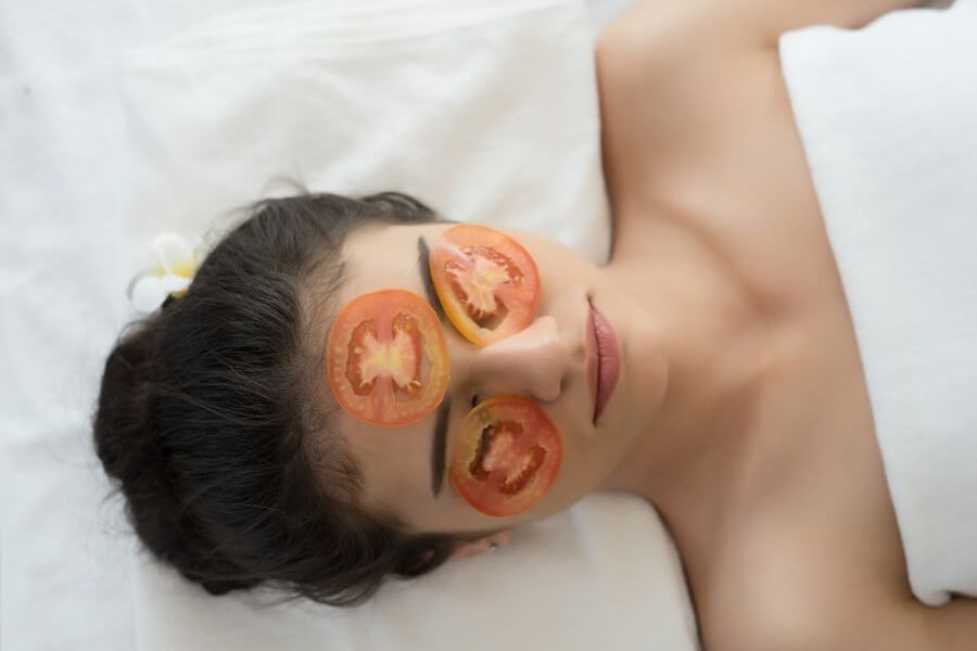 Mặt nạ cà chua nguyên chất giúp dưỡng da, trị mụn hiệu quả.