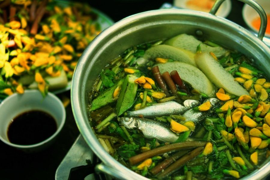 Khám phá ngay món lẩu cá linh bông điên điển An Giang - món ăn đặc sản miền Nam thơm ngon.