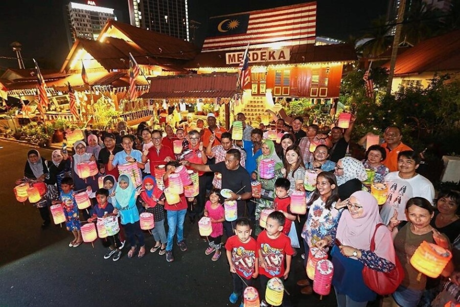 Lễ hội đón Trung Thu nhiều màu sắc của người dân Malaysia.