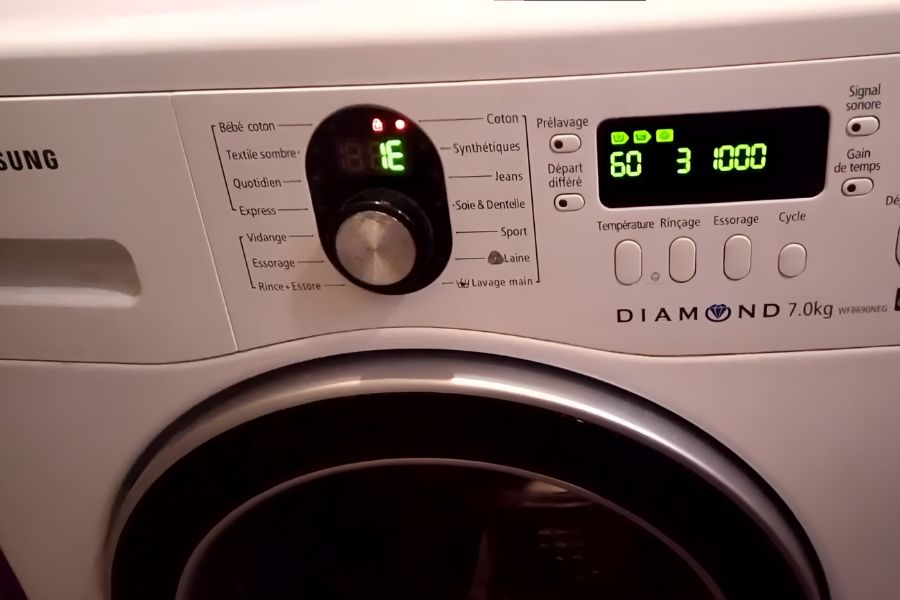 Lỗi IE xuất hiện trên máy giặt Samsung thường do áp suất nước đầu vào gặp vấn đề, không thể thực hiện tiếp các chế độ giặt.