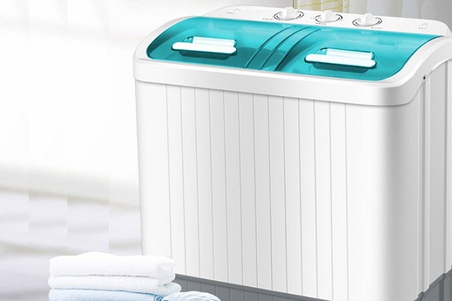 Máy giặt mini AUX nổi bật với thiết kế 2 lồng giặt vô cùng tiện lợi và bắt mắt.