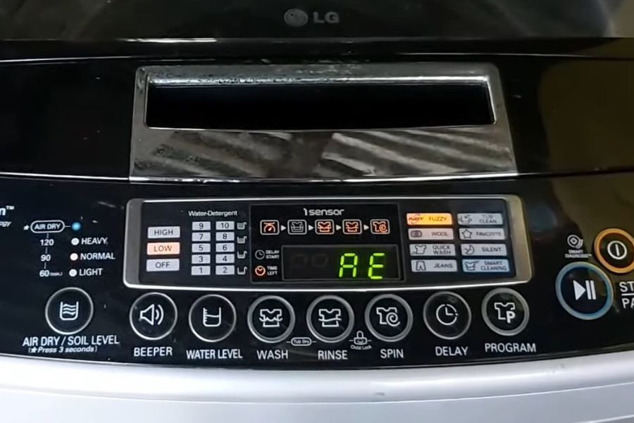 Lỗi AE máy giặt LG xảy ra khi máy giặt đang hoạt động nhưng mất nguồn điện đột ngột.