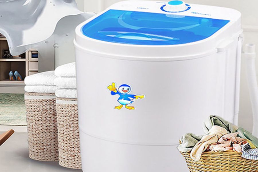 Máy giặt mini bán tự động có giá thành tương đối thấp, chỉ được trang bị chế độ giặt cơ bản.