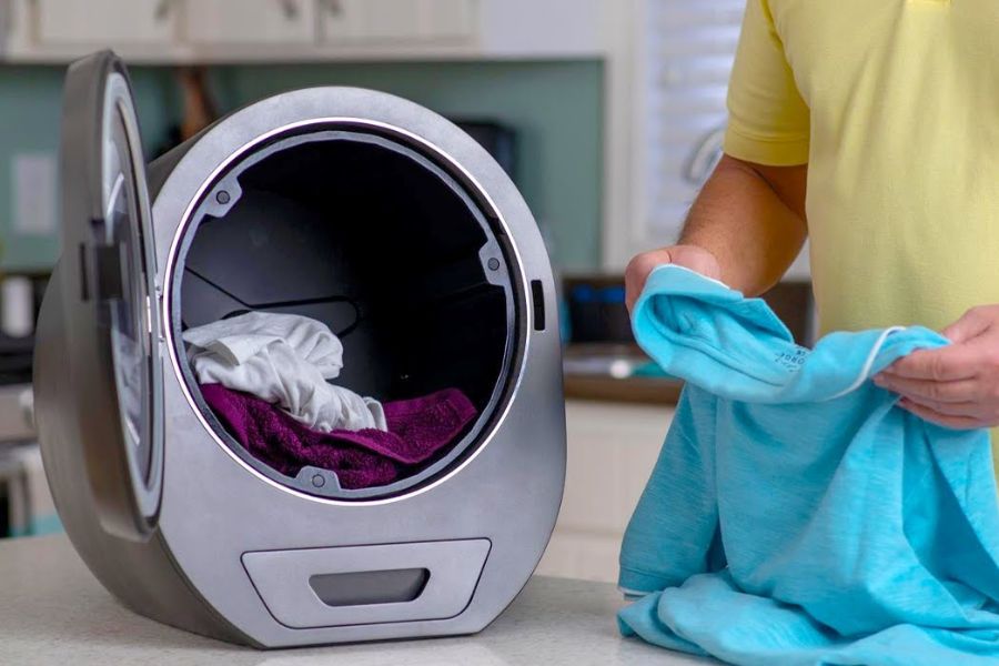 Máy giặt mini có kiểu dáng nhỏ gọn, trung bình chỉ giặt được khoảng 3 - 4 bộ quần áo/lần.
