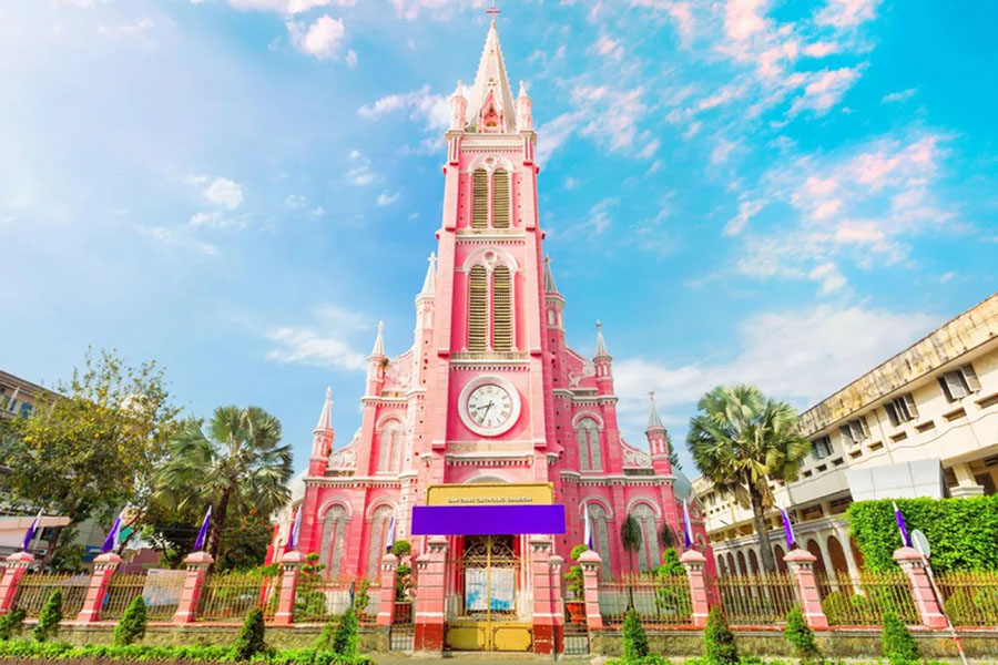 Nhà thờ Tân Định - địa điểm check-in đẹp như cổ tích tại TP.HCM.