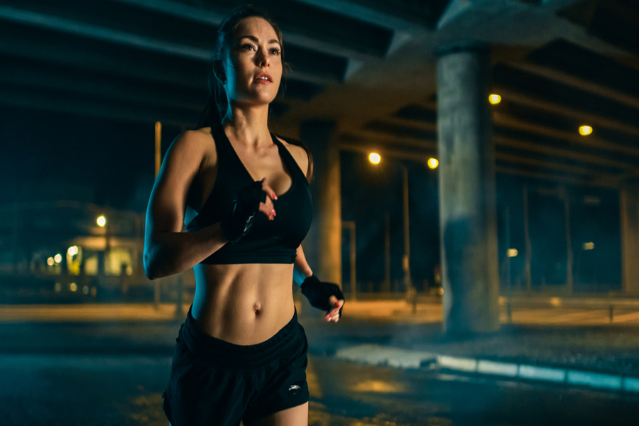 Tập thể dục vào buổi tối thích hợp với những người muốn tập trung phát triển cơ bắp.