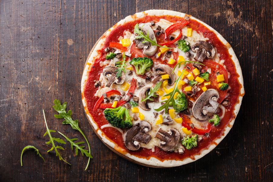 Bánh Pizza rau củ phù hợp cho những người giảm cân và cả những người ăn chay.