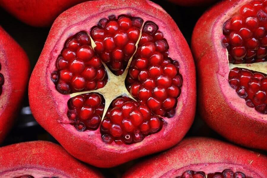 Quả lựu - loại trái cây giàu chất chống oxy hóa, tốt cho làn da.