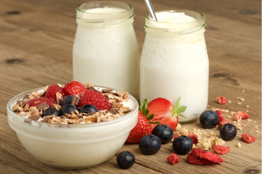 Sữa chua không đường giàu men vi sinh, lợi khuẩn, hỗ trợ kiểm soát cân nặng.
