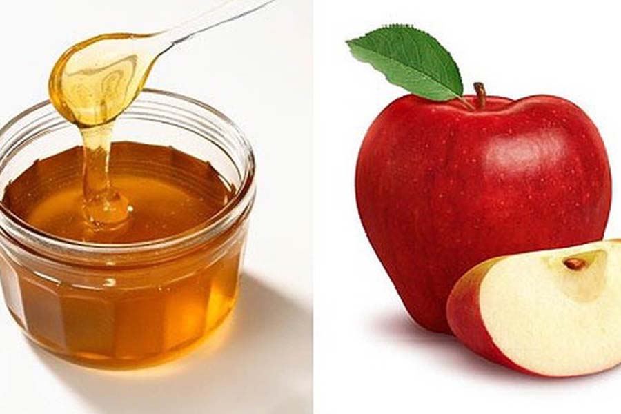 Mật ong và táo là "bộ đôi" chăm sóc da dầu hiệu quả.