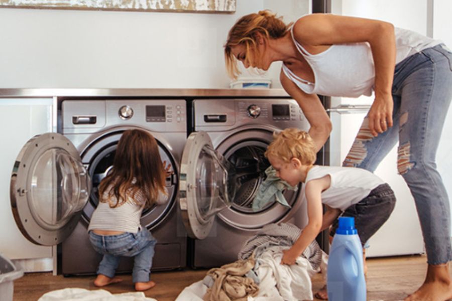 Máy giặt mini được tích hợp chế độ Khóa trẻ em nhằm đảm bảo độ an toàn cho những gia đình có trẻ nhỏ.