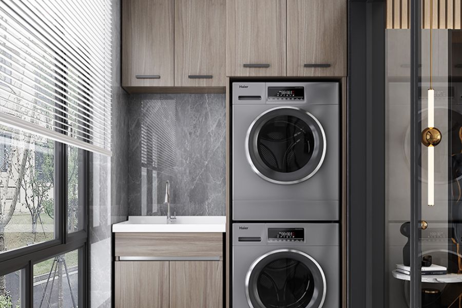 Thiết kế tủ máy giặt với gỗ màu trầm và gạch tối màu, phù hợp những ai theo đuổi phong cách mạnh mẽ.