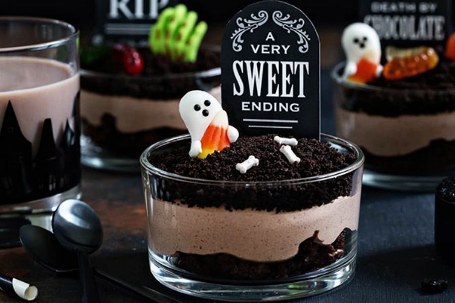 Bánh pudding halloween 3 tầng ngọt ngào.