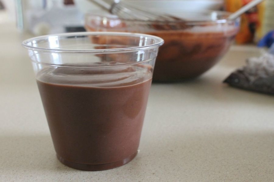 Bảo quản bánh pudding trong tủ lạnh trước khi thưởng thức.