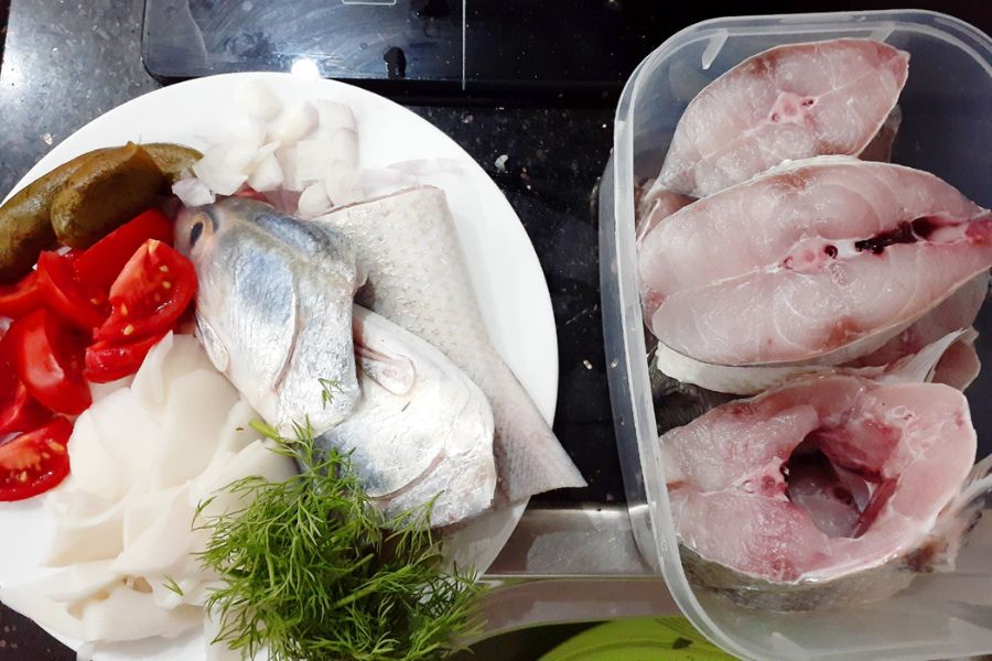 Cá chét nấu canh chua thanh mát, giải nhiệt với cách làm đơn giản.