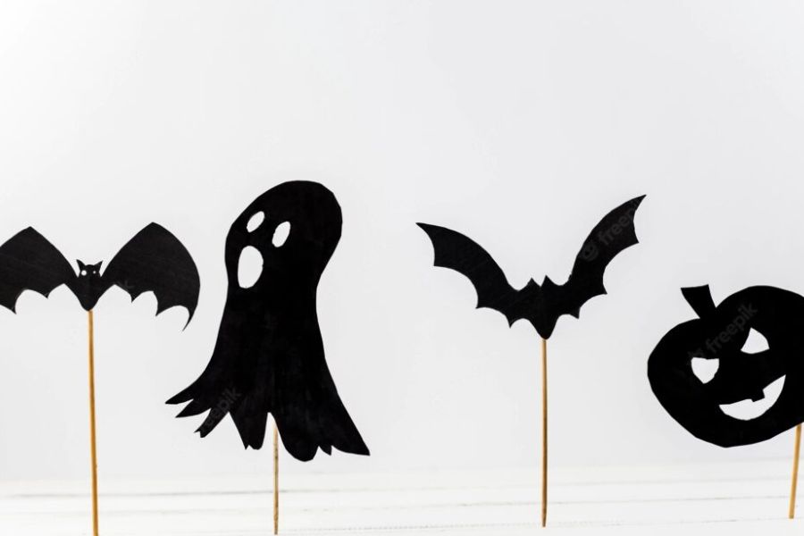 Tăm trang trí với các tạo hình Halloween quen thuộc được làm từ giấy A4 đầy sáng tạo.