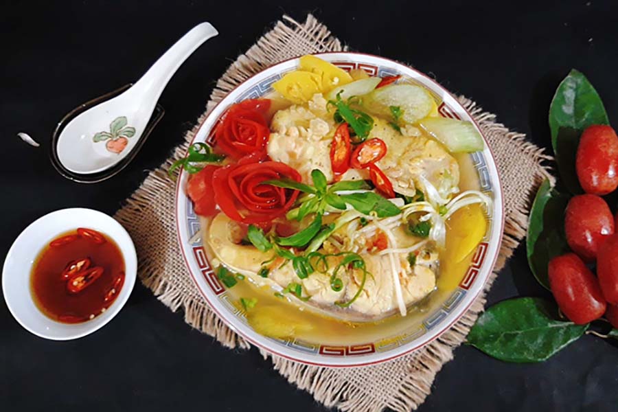 Canh cá nấu với các loại rau củ rất thích hợp cho mùa hè.