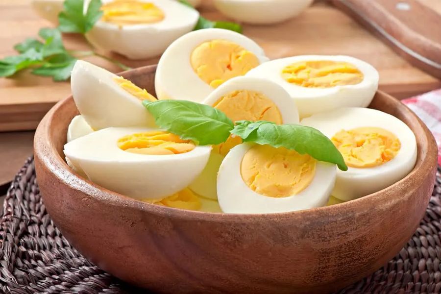 Trứng luộc bao nhiêu calo? Chế biến trứng theo cách ốp la.