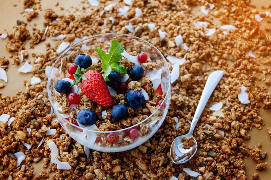 Chỉ nên ăn granola 3-4 lần/ tuần, mỗi lần không quá 50g để đạt hiệu quả giảm cân tốt nhất.