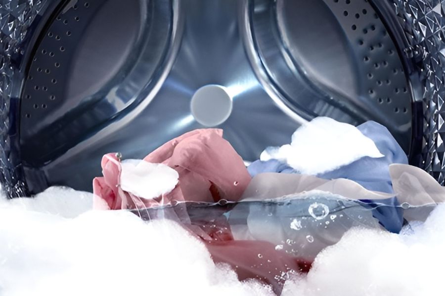 Máy giặt lồng đôi có nhiều ưu điểm vượt trội như tiết kiệm diện tích, hiệu suất cao,...