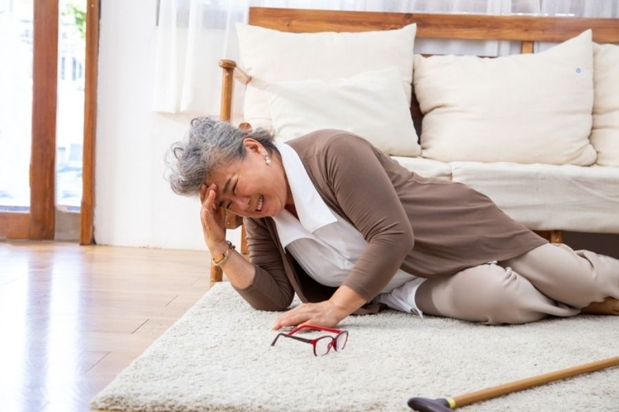Ngủ trưa quá lâu có thể tăng nguy cơ đột quỵ ở người già.