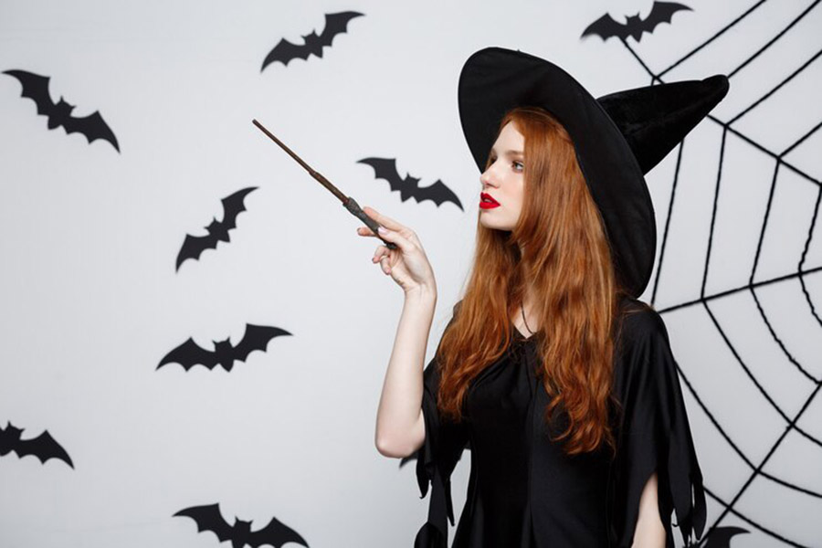 Concept phù thủy cho mùa Halloween.