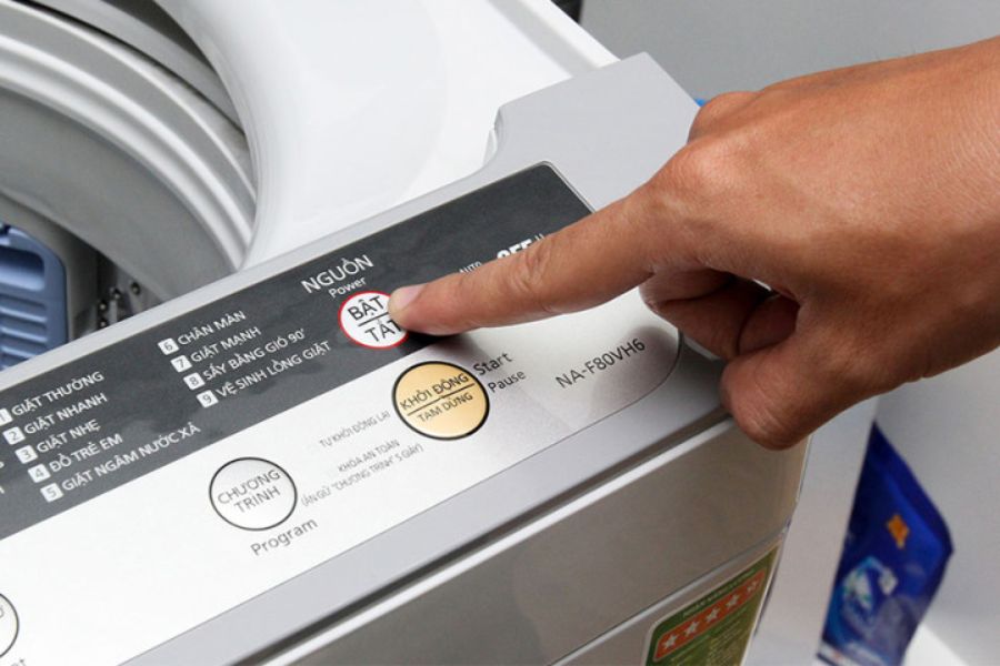 Hướng dẫn sử dụng máy giặt Aqua cửa trên chế độ giặt cơ bản.