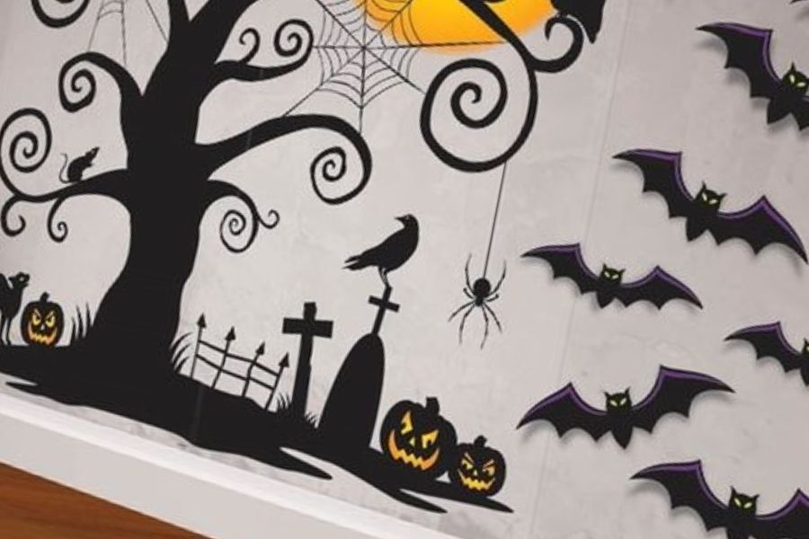 Trang trí tường văn phòng dịp Halloween.